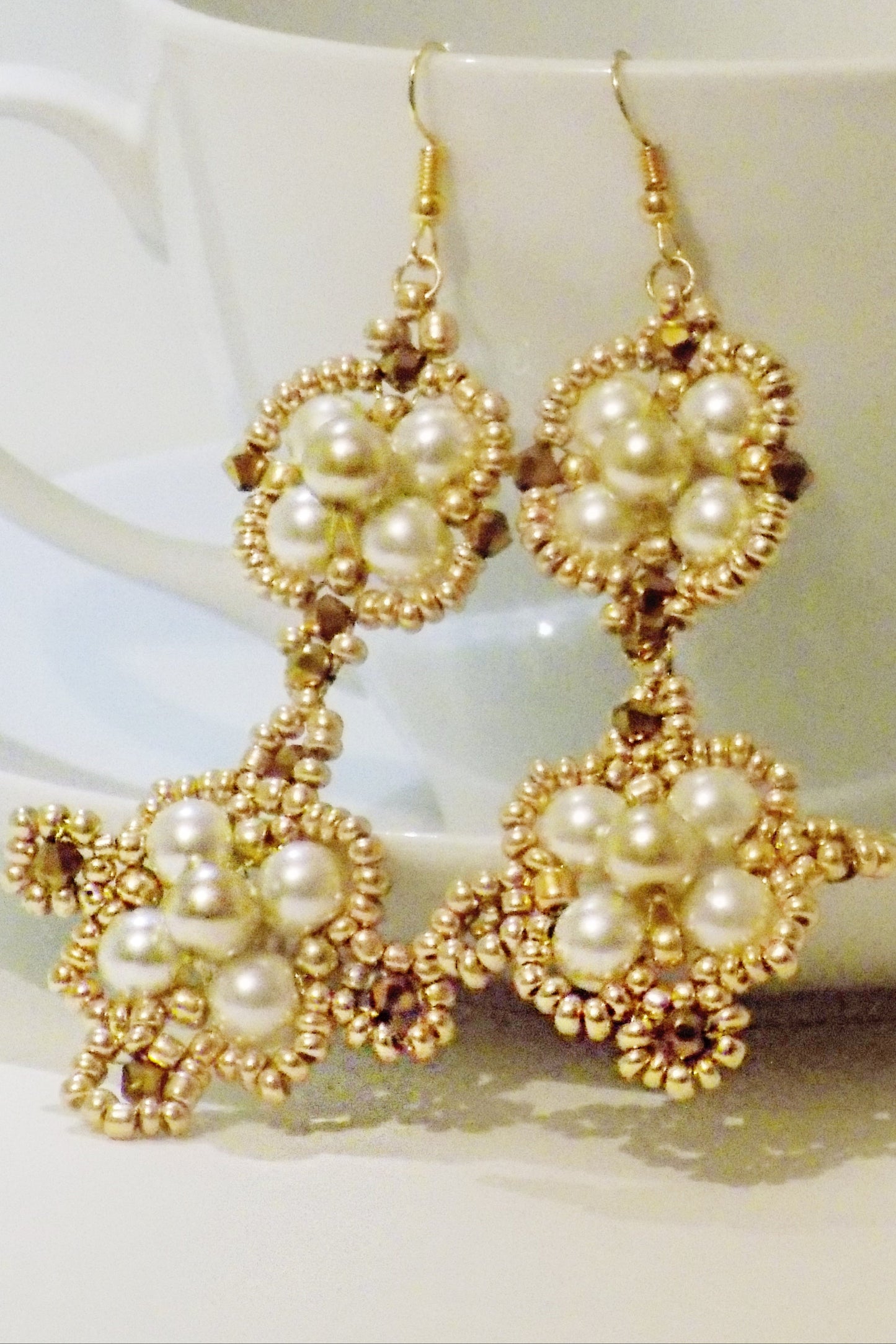 Close-up of Majesty tarnish-proof 18K gold plated necklace, highlighting intricate details and lasting shine.