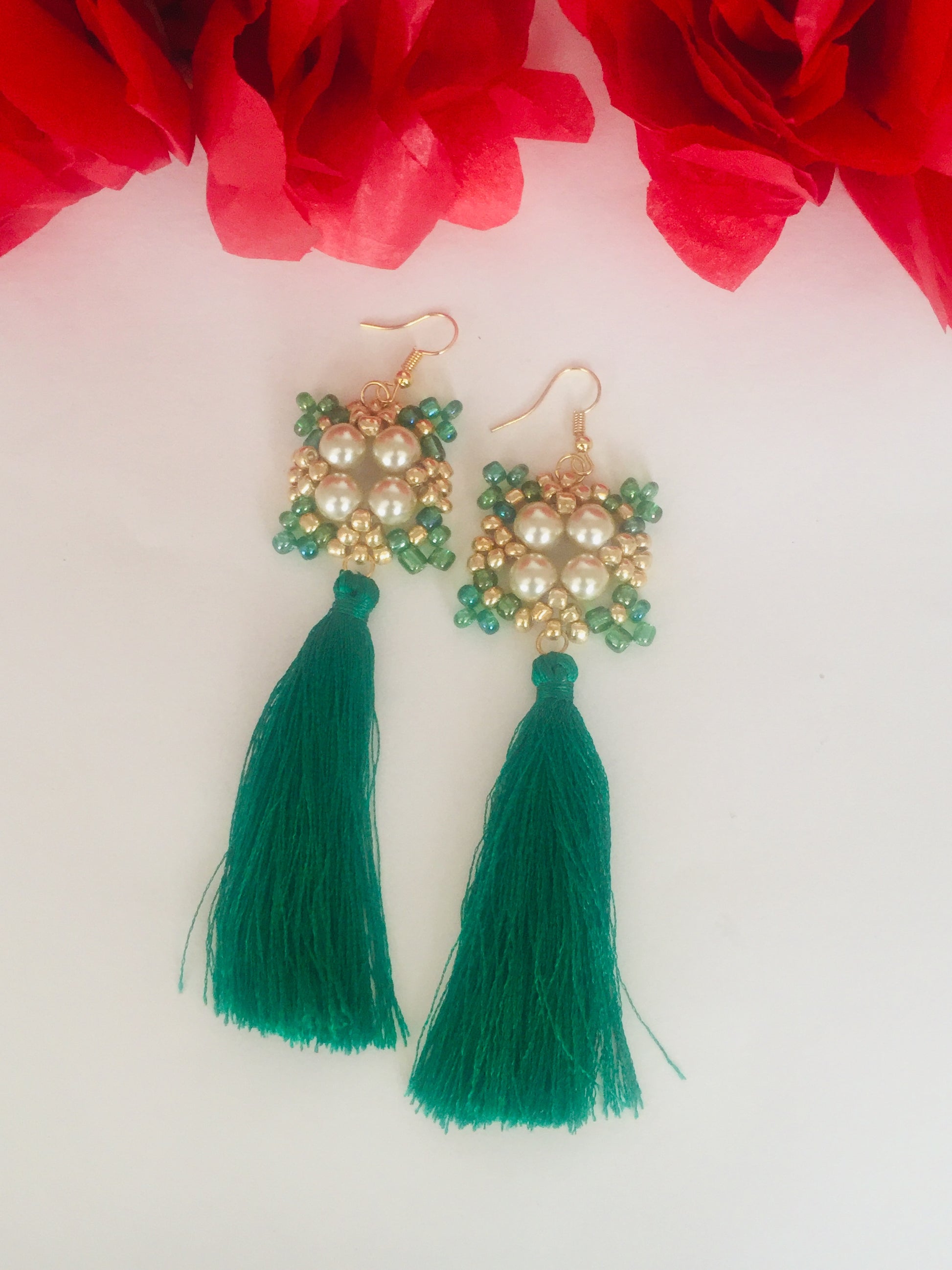  Close-up of the Shari tarnish-proof necklace, showcasing intricate 18K gold plated details for lasting sophistication.